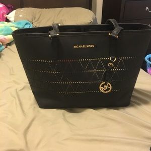 Meet your Posher, Priscilla